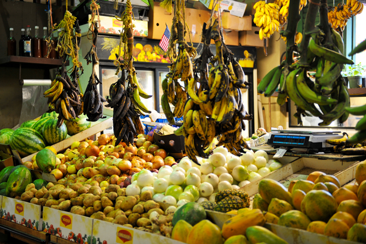 The lively scene on Plaza de Mercado de Santurce
